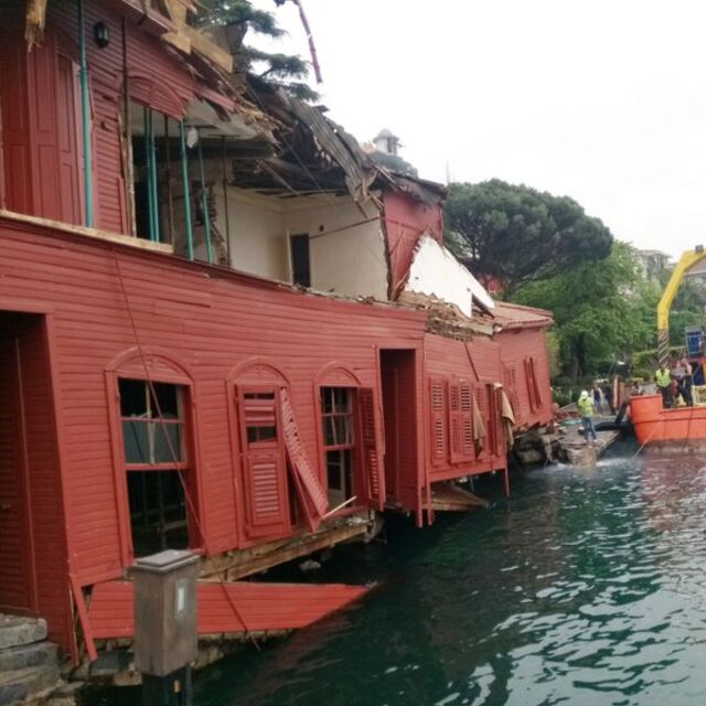 Geminin çarptığı tarihi yalıda hareketlilik!