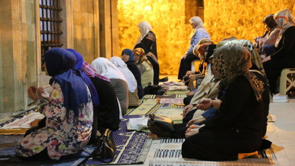 Anne-baba hakkı ile ilgili hadisler...