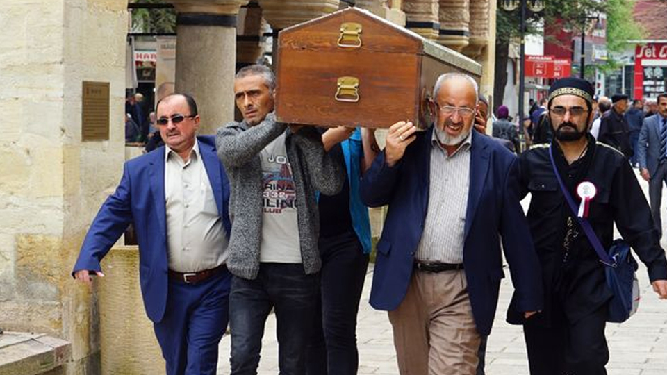 5 kişilik aile bebek mezarına defnedildi!