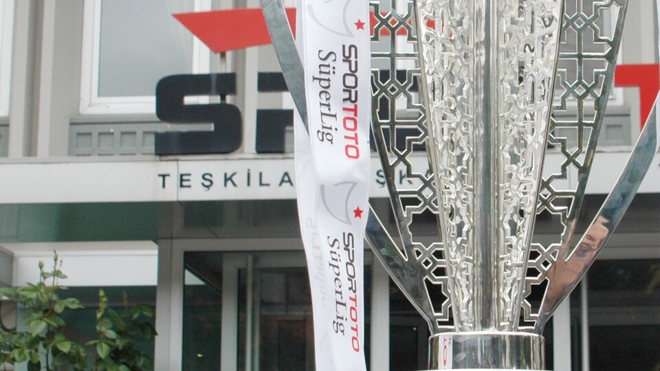 Şampiyonluk kupası görücüye çıktı