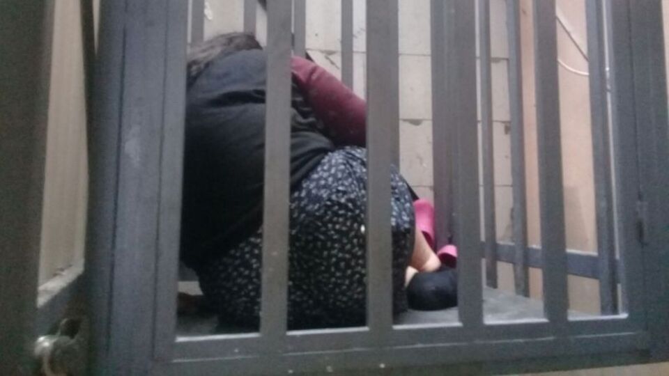 Asansörde korkunç olay! Genç kadının çığlıklarına koştular