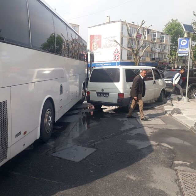 Biri minübüs sürücüsü diğeri otobüs şoförü!