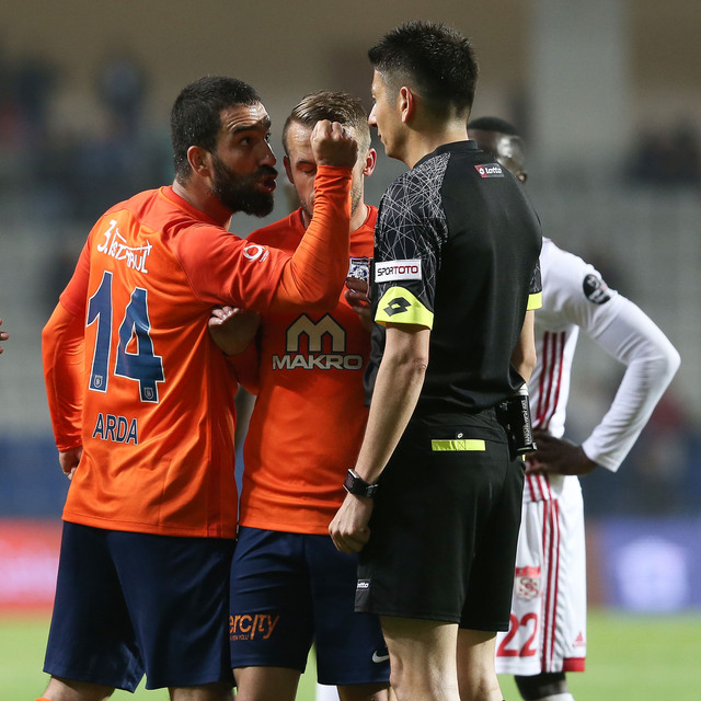 Arda Turan'a 16 maç men cezası!