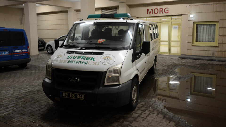 Koyun otlatırken anne ve kızının üzerine yıldırım düştü