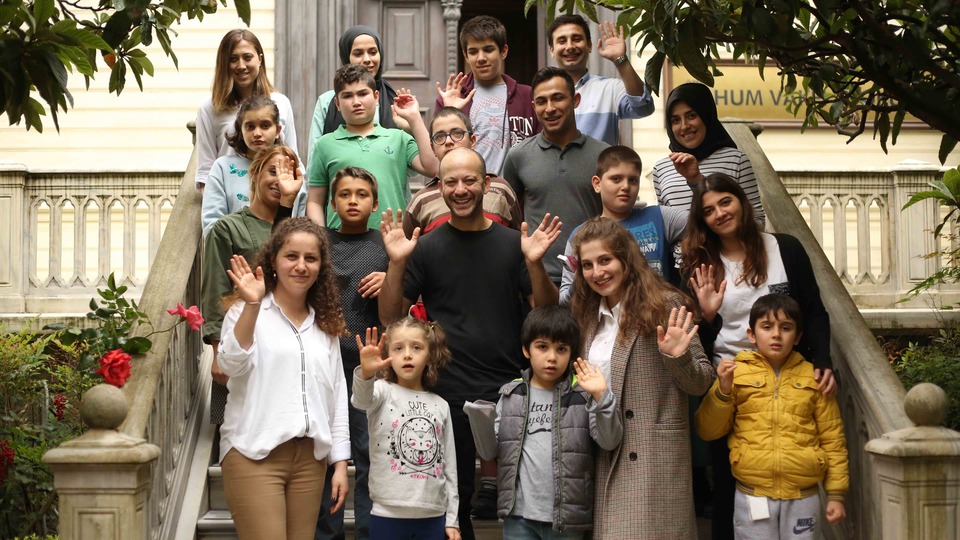 Çukur'un Aliço'su Rıza Kocaoğlu otizmli çocuklarla bir araya geldi!