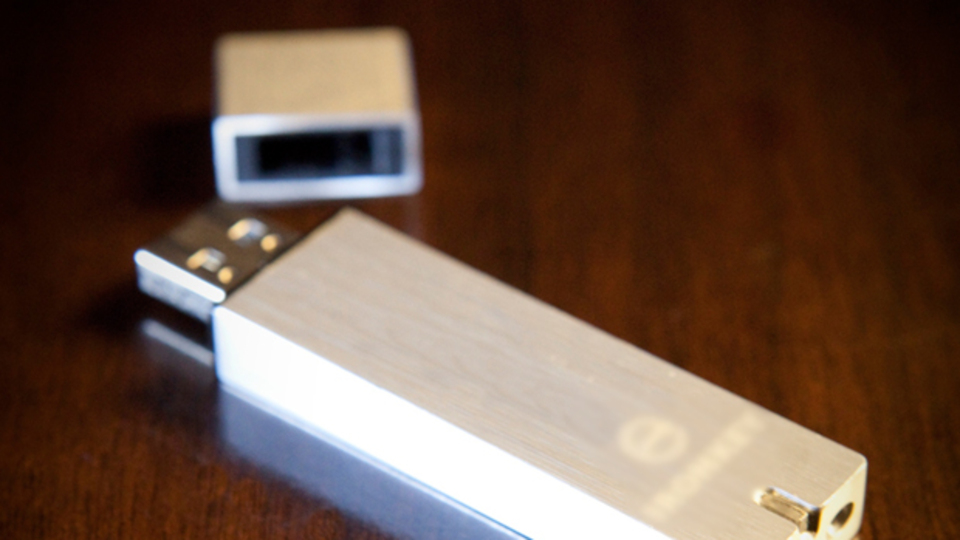 CHP'li Özkan'ın TSK'ya verdiği bellekle FETÖ'ye baskın!