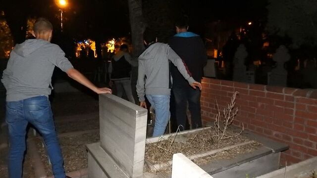 Vatandaşlar günlerce oraya akın etti! Mezarlıktaki 'gizemli kız' bulundu