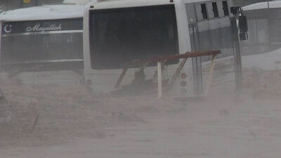 Kilis - Gaziantep karayolu sular altında! Ekipler sevk edildi