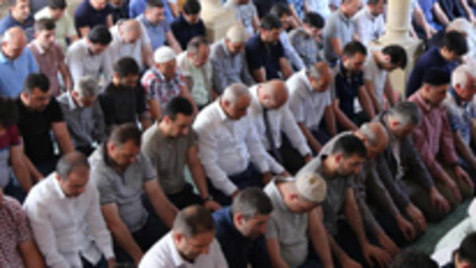 İstanbul'da Cuma namazı saat kaçta?