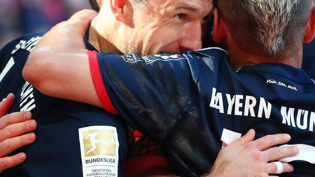 Bayern'de iki imza