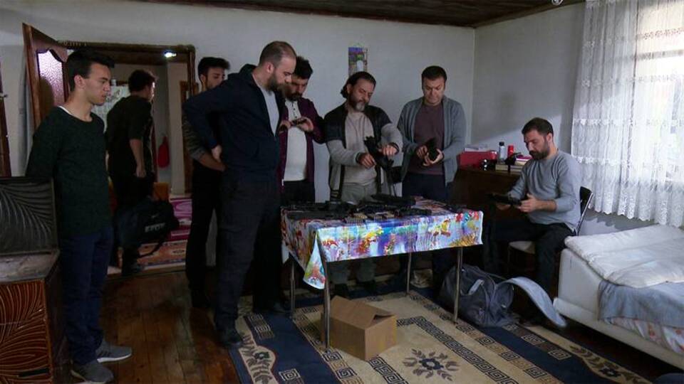 Umut Bebeğin babası Asım, Mesut'un evine saldırıyor!