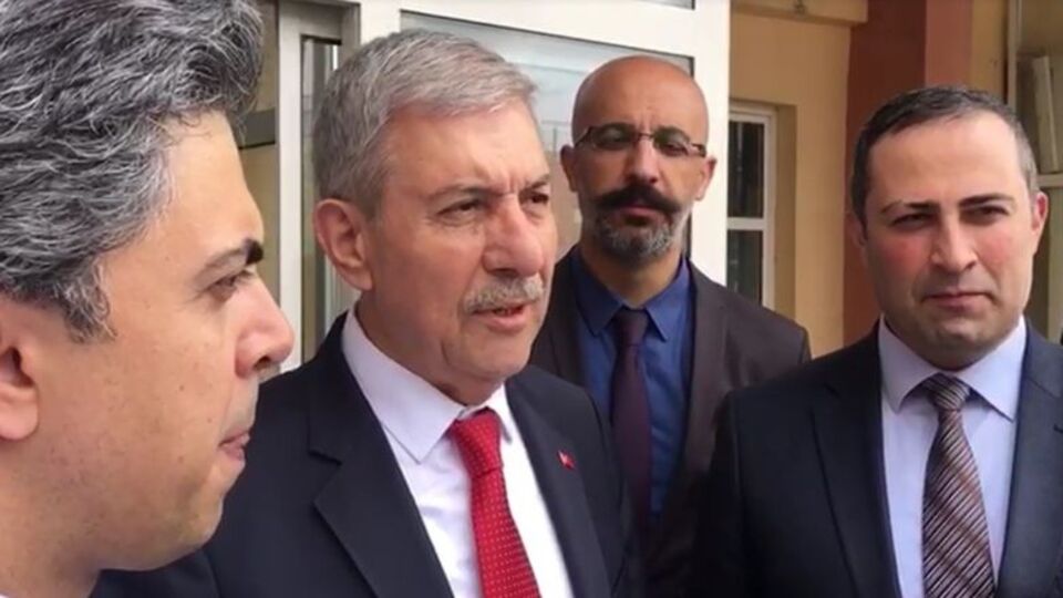 Bakan Demircan da oradaydı! Konvoyunu durdurdu