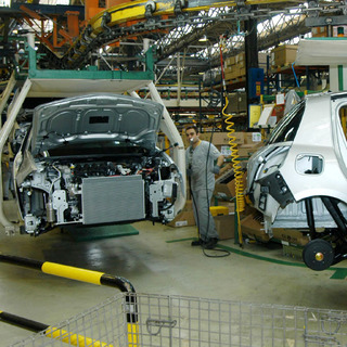 Yılın ilk dört ayında otomotiv üretimi yüzde 2 azaldı