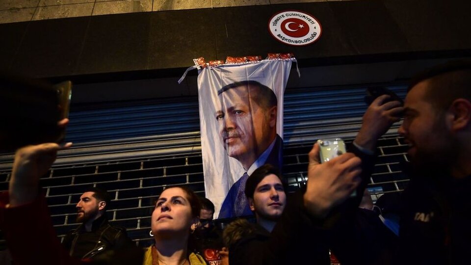 Hollanda'da Türk politikacılara 'resmi yasak' çağrısı