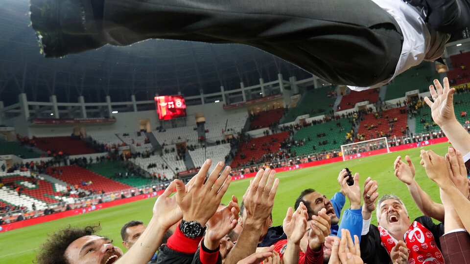 Akhisar'dan Okan Buruk kararı