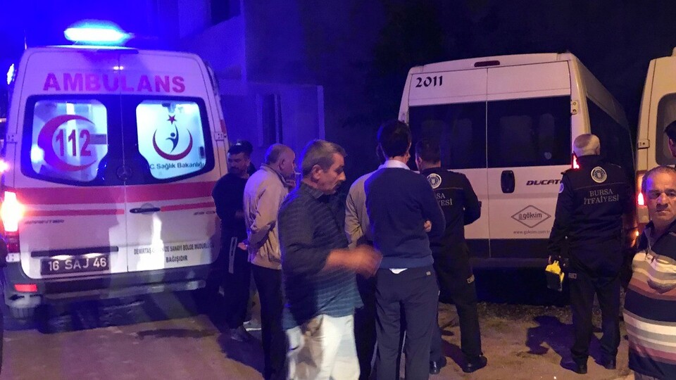 Bursa'da iki servis minibüsü çarpıştı: Yaralılar var