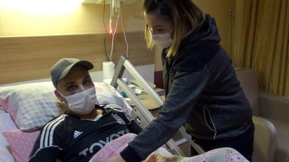 Ameliyattan burnu ve kaşı sargılı çıktı! O hasta ameliyathanede düşürüldü mü?