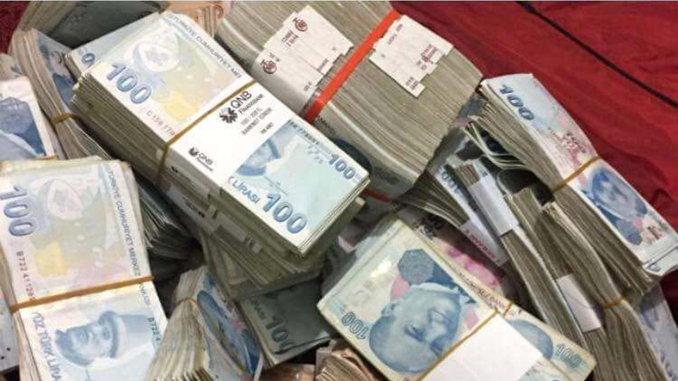 'Otostop çeken yaşlı çifti arabaya aldık' diyen gençlerden şok itiraf!