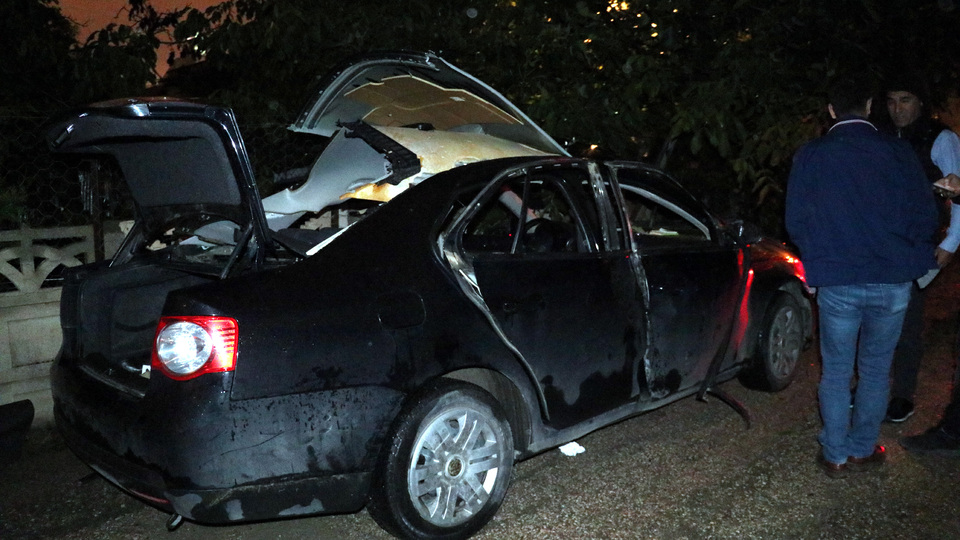 Otomobilde çakmak gazı tüpleri patladı