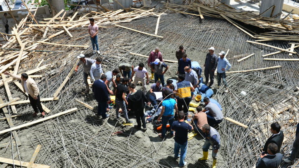Şanlıurfa'da cami inşaatında göçük! Yaralılar var