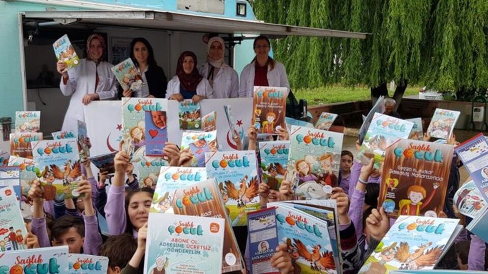 Çocuklara aşıyı sevdirdiler