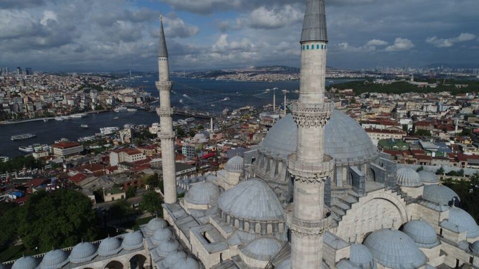 Camilere asılan mahyalar havadan görüntülendi