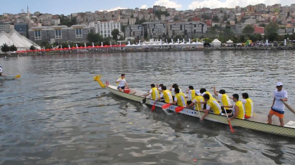 44 takımdan 850 sporcu suya indi