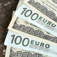 Dolar ve euro tarihi zirveyi gördü