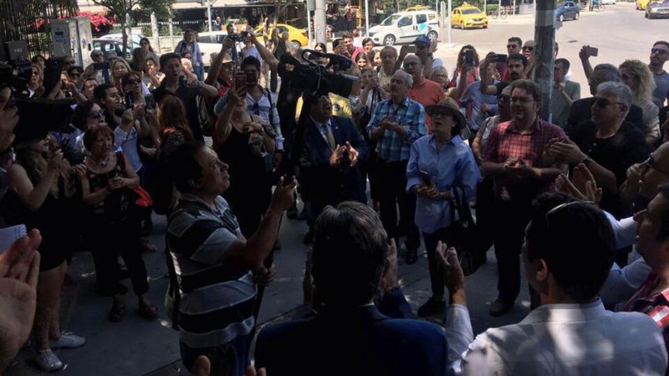 Atatürk Lisesi'nde 'İzmir Marşı' krizi