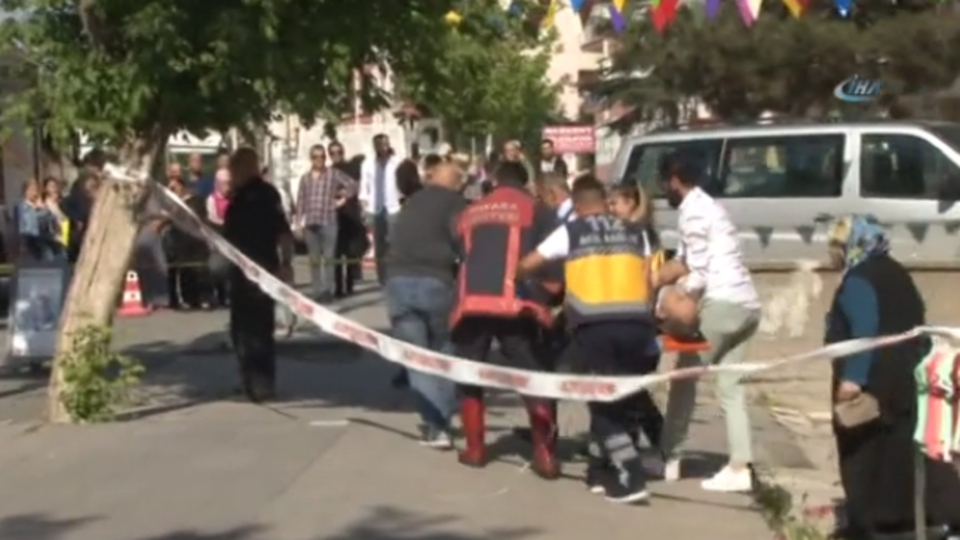 Sürücü yayaların arasına daldı! 1 ölü, yaralılar var