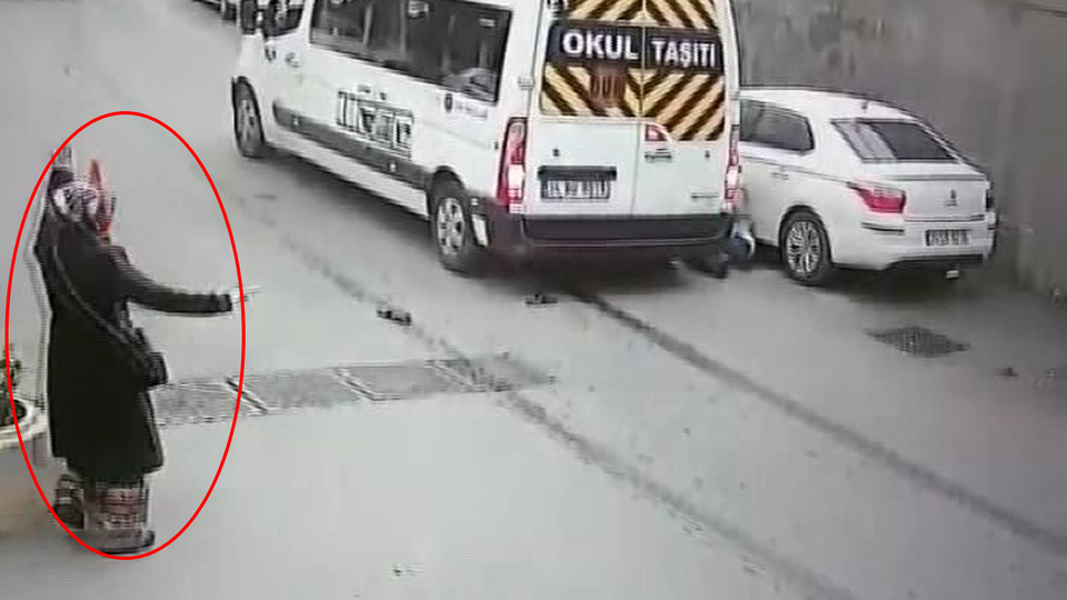 İnanılmaz anlar! Gördü ve bağırmaya başladı