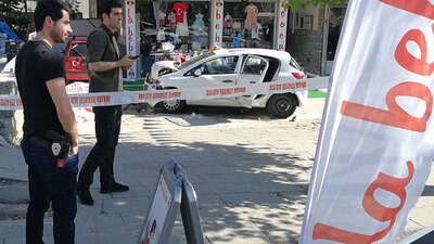 Otomobil yayaların arasına daldı: 2 ölü, 6 yaralı