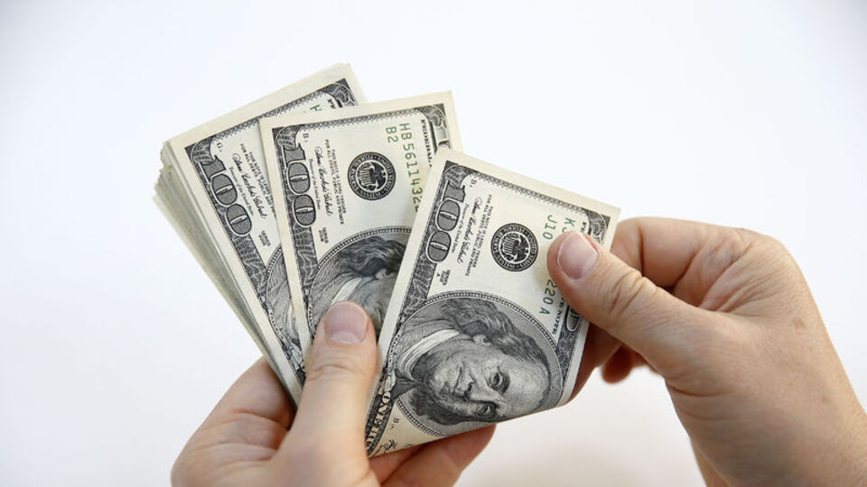 Dolar 4.46 liranın üzerinden döndü