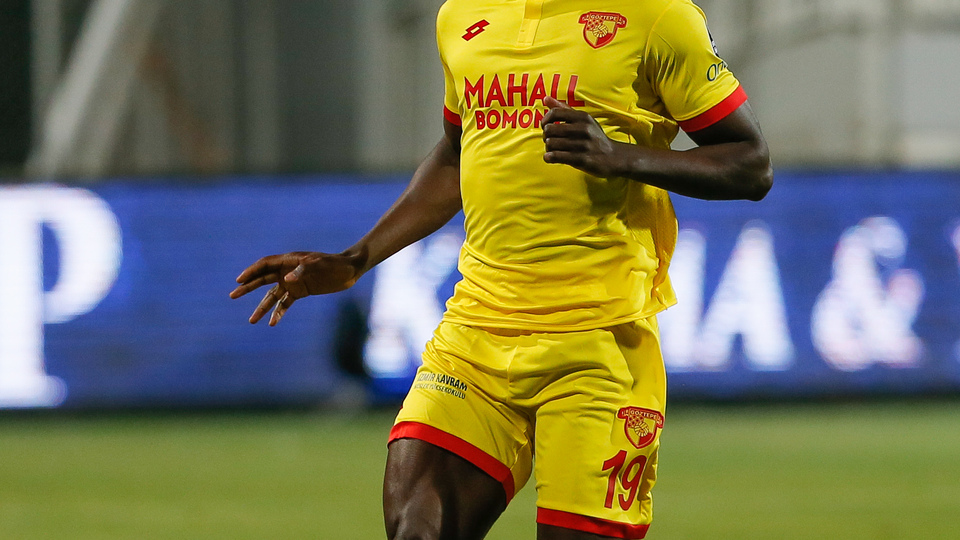 Demba Ba'yı Denayer tutacak!