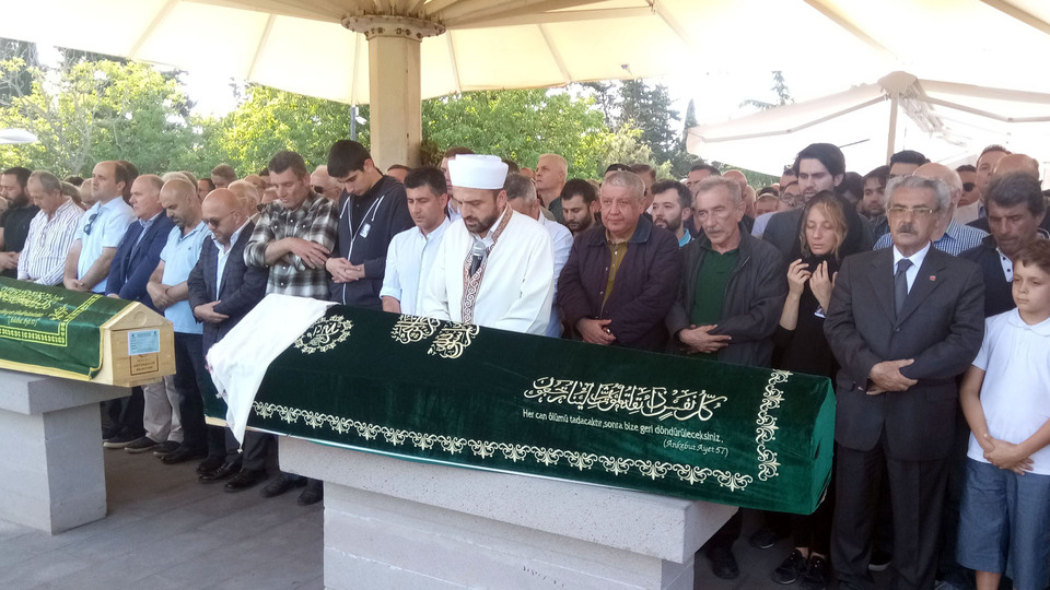 Ünlü oyuncudan annesine son veda!