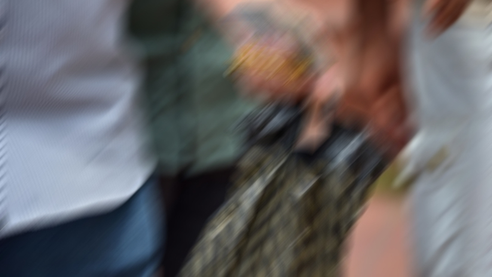 Poşeti emanet alan yaşlı adam birkaç ay sonra hayatının şokunu yaşadı!