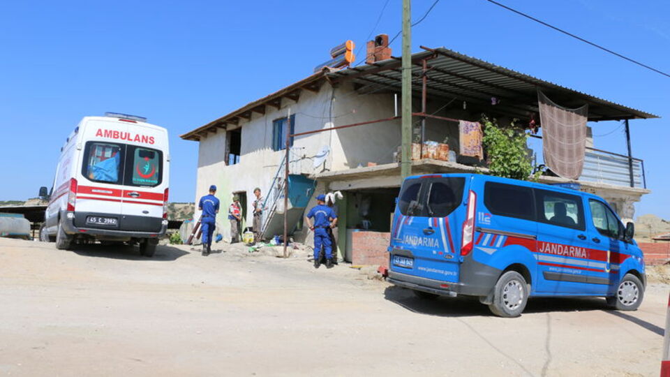 Engelli annesini öldürüp intihar etti!