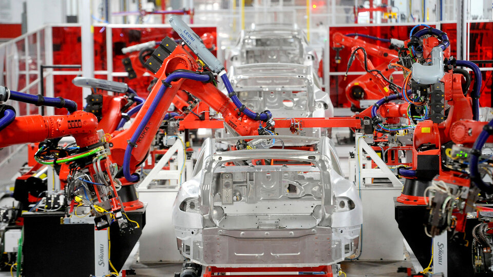 Tesla fabrikasında üretim duruyor!