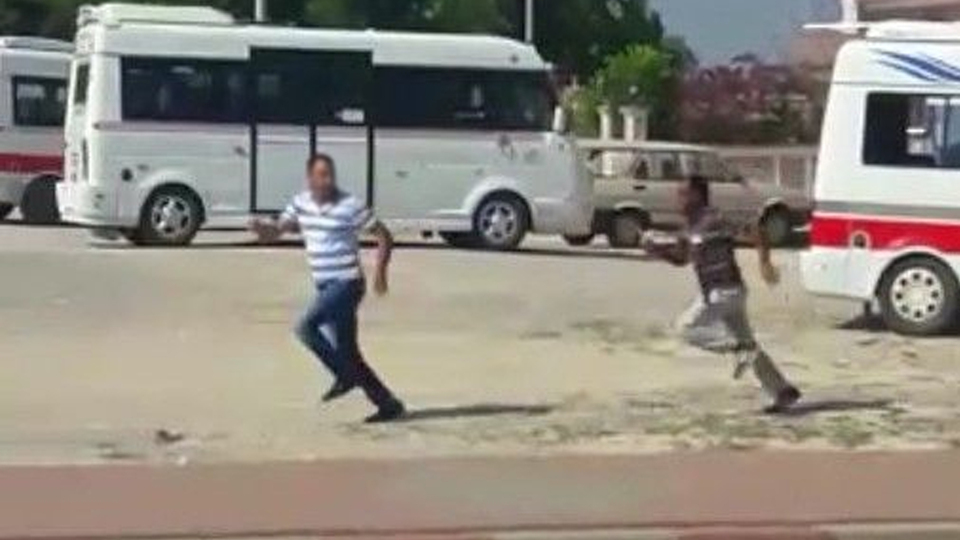 Dolmuşa bindirmeyen şoförü kovalayıp bıçakladı!