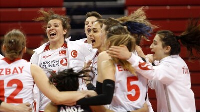 Milliler, İtalya'yı devirdi