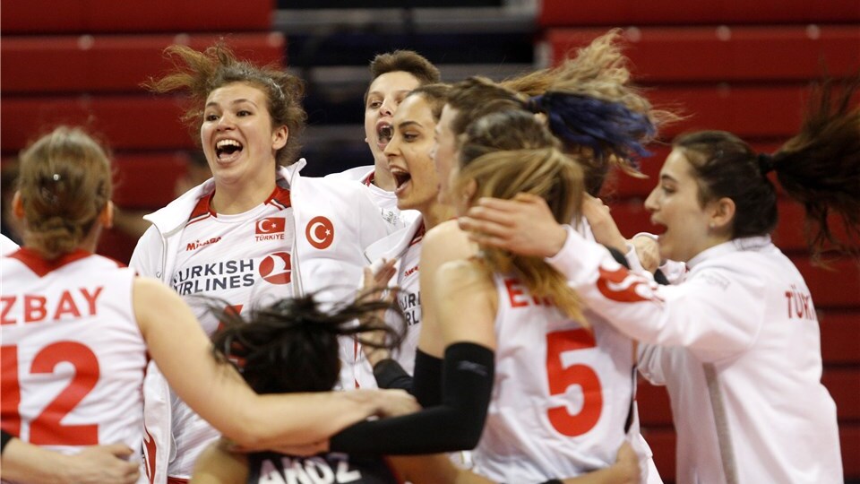 Milliler, İtalya'yı devirdi