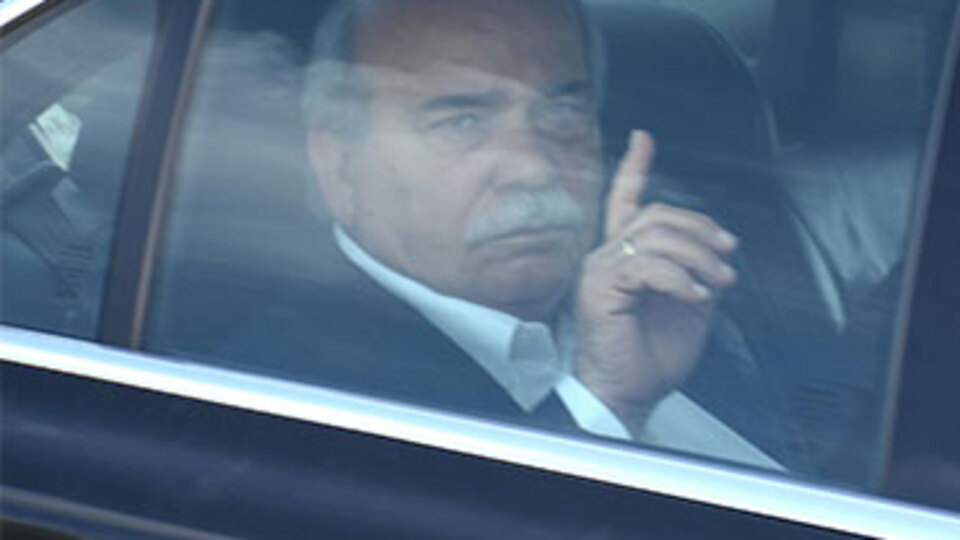 Yunan Parlamento Başkanı, tutuklu askerleri ziyaret etti