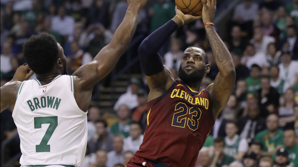 LeBron Celtics'i durduramadı