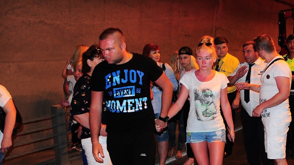 Tünelde feci kaza! Turistler ölümden döndü 