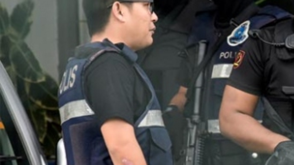 Malezya'da polis eski Başbakan Necip'in evinde arama yaptı