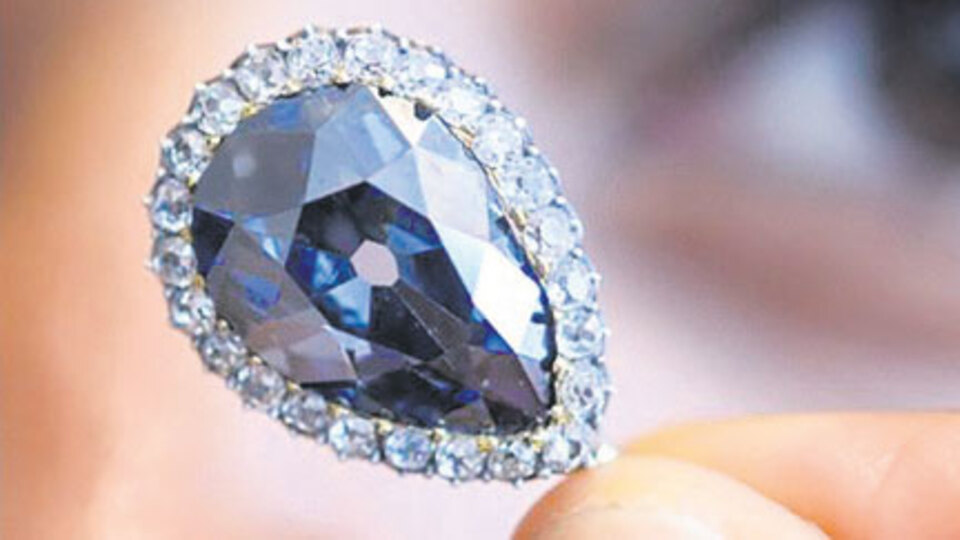 Mavi Elmas 6.7 milyon dolara satıldı