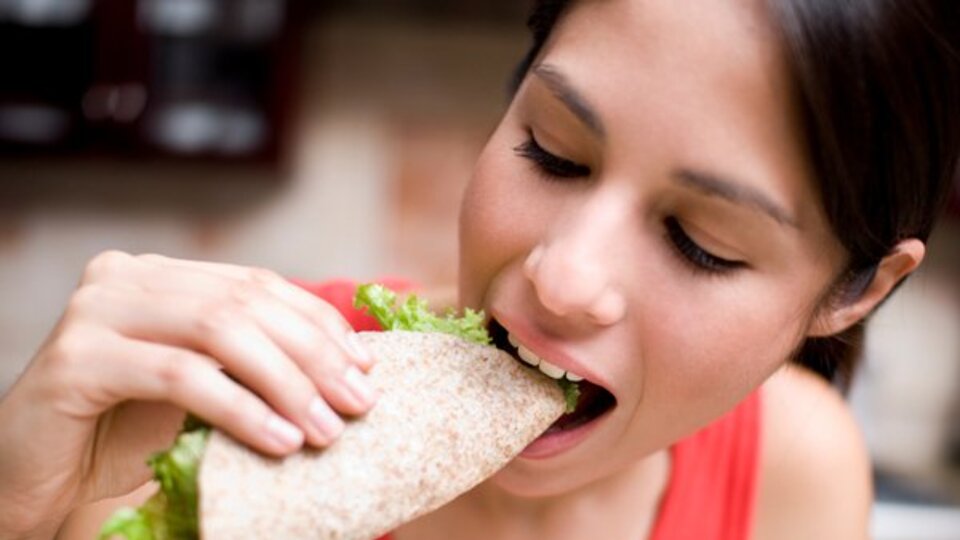 Unutarak yemek içmek orucu bozar mı?