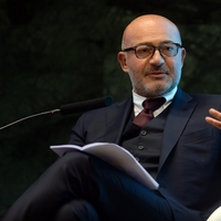 Doğuş plazasını zararına sattı