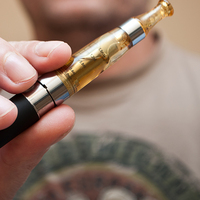 Elektronik sigara beynine mermi gibi saplandı!