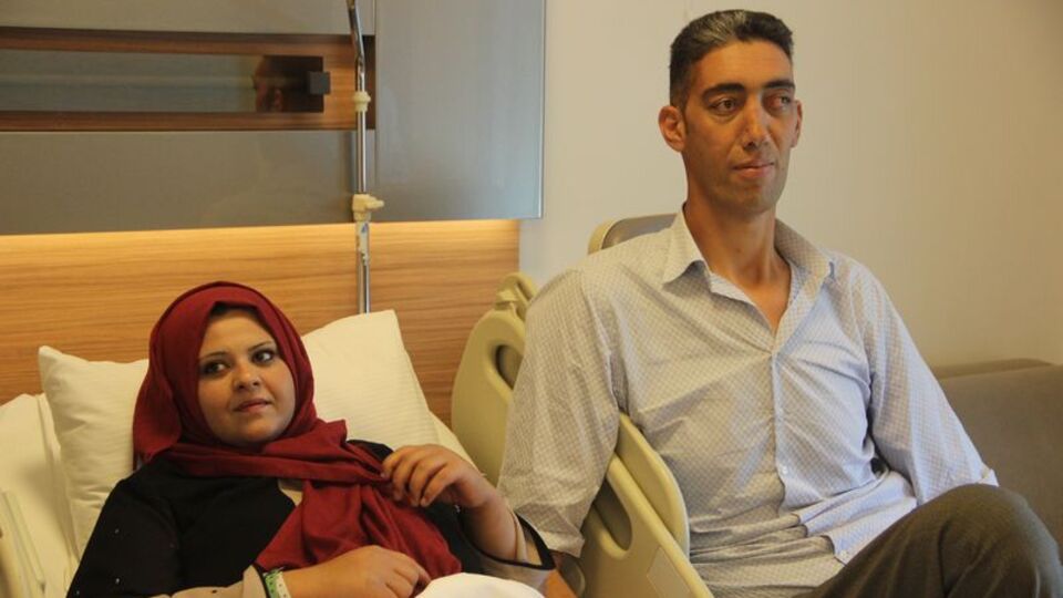 Dünyanın en uzun adamının eşi ameliyat oldu